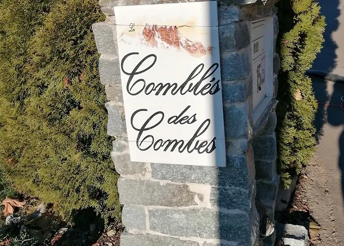 Les Combles Des Combes Guest house